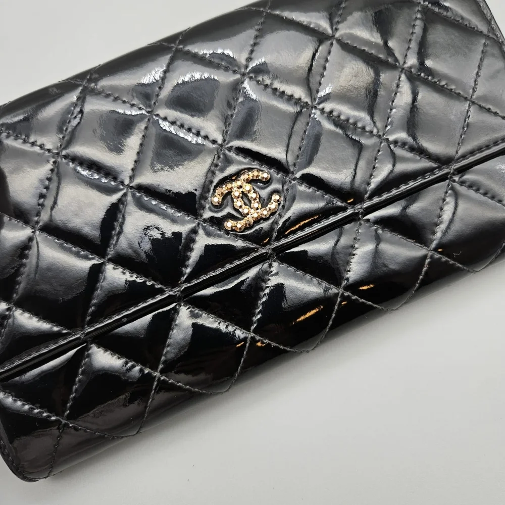 🖤CHANEL Authentic Black Quilted Patent Leather Clutch/Wallet🖤